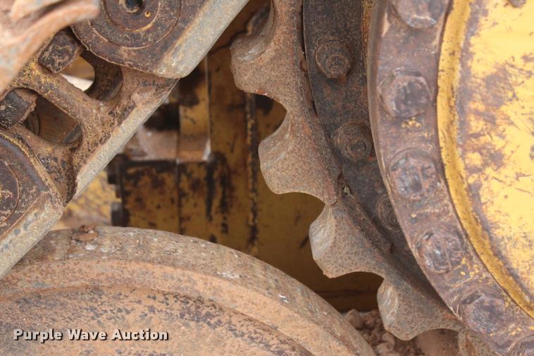 image for item L4856 1998 Caterpillar D6M dozer