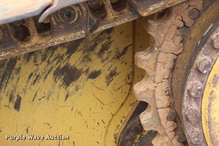 image for item L4856 1998 Caterpillar D6M dozer