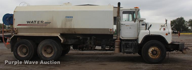 image for item L4857 1993 Mack DM688S semi truck