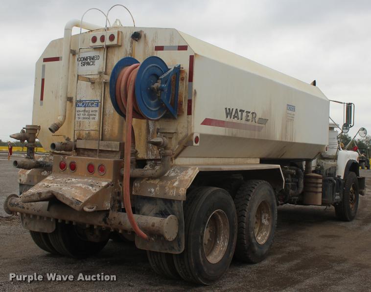 image for item L4857 1993 Mack DM688S semi truck