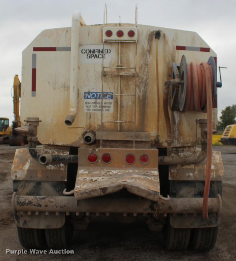 image for item L4857 1993 Mack DM688S semi truck