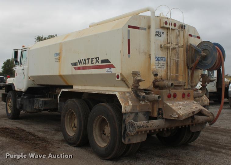 image for item L4857 1993 Mack DM688S semi truck