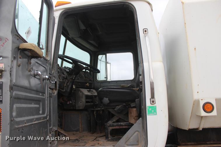 image for item L4857 1993 Mack DM688S semi truck