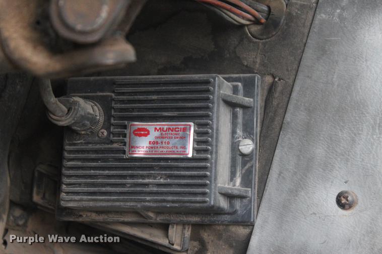 image for item L4857 1993 Mack DM688S semi truck