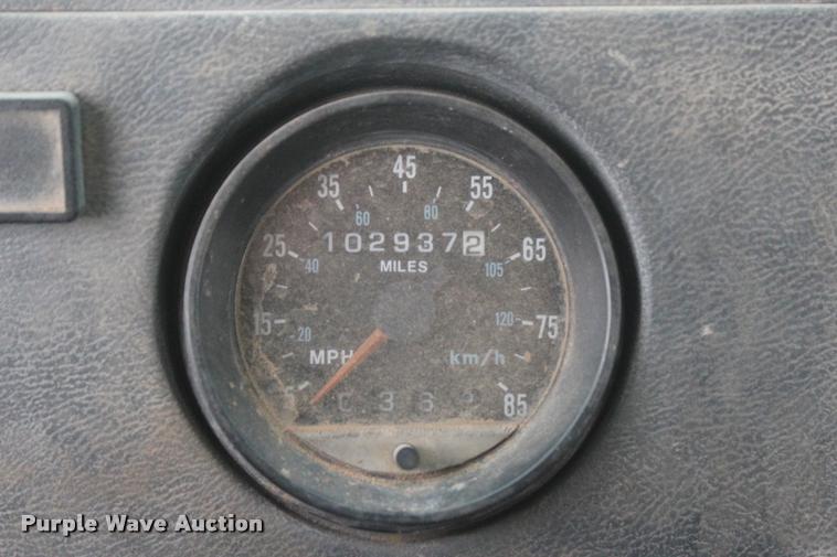 image for item L4857 1993 Mack DM688S semi truck