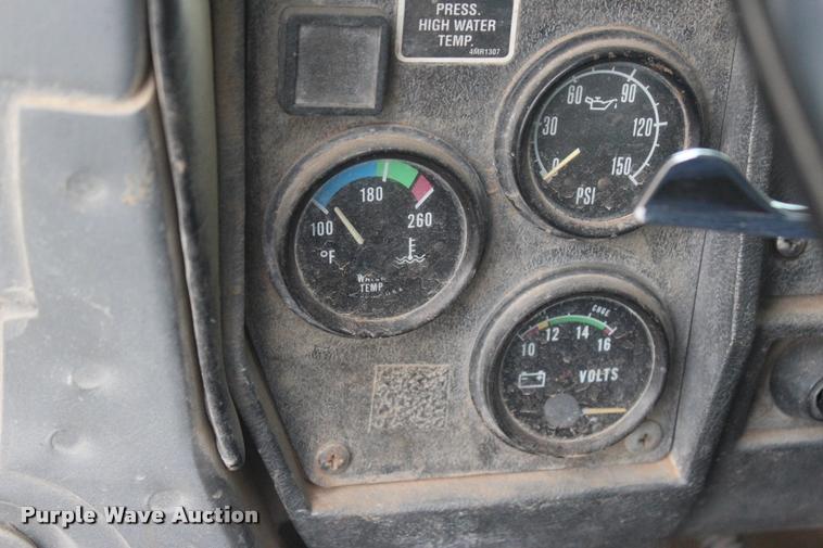 image for item L4857 1993 Mack DM688S semi truck