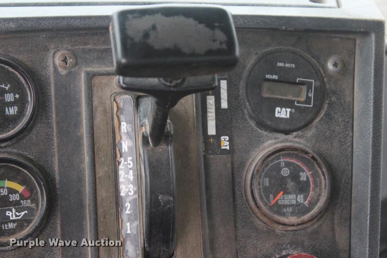 image for item L4857 1993 Mack DM688S semi truck