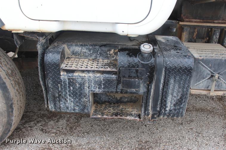 image for item L4857 1993 Mack DM688S semi truck