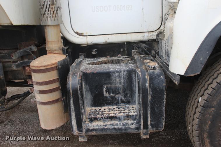 image for item L4857 1993 Mack DM688S semi truck