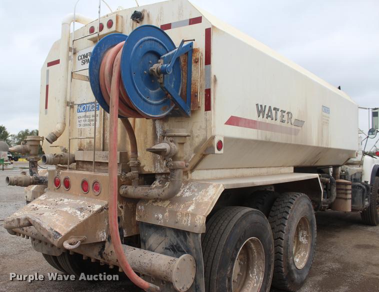 image for item L4857 1993 Mack DM688S semi truck