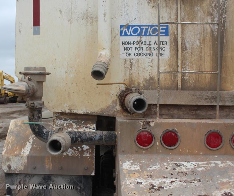 image for item L4857 1993 Mack DM688S semi truck