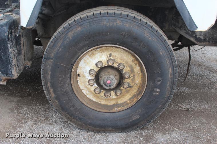 image for item L4857 1993 Mack DM688S semi truck