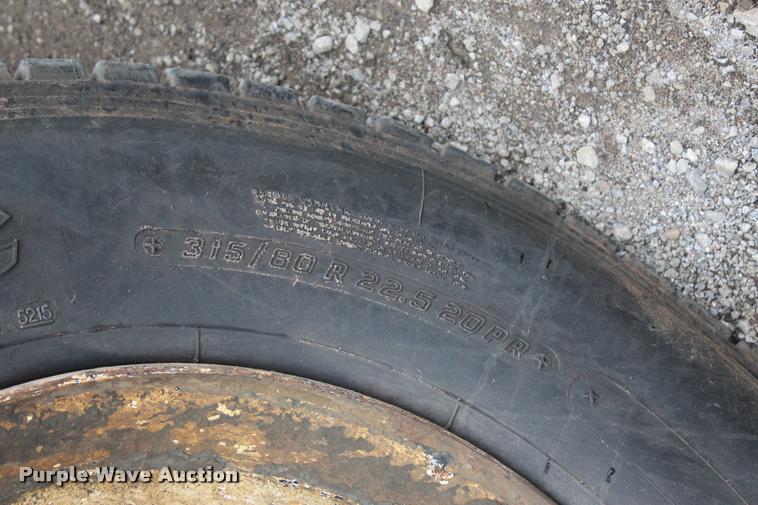 image for item L4857 1993 Mack DM688S semi truck