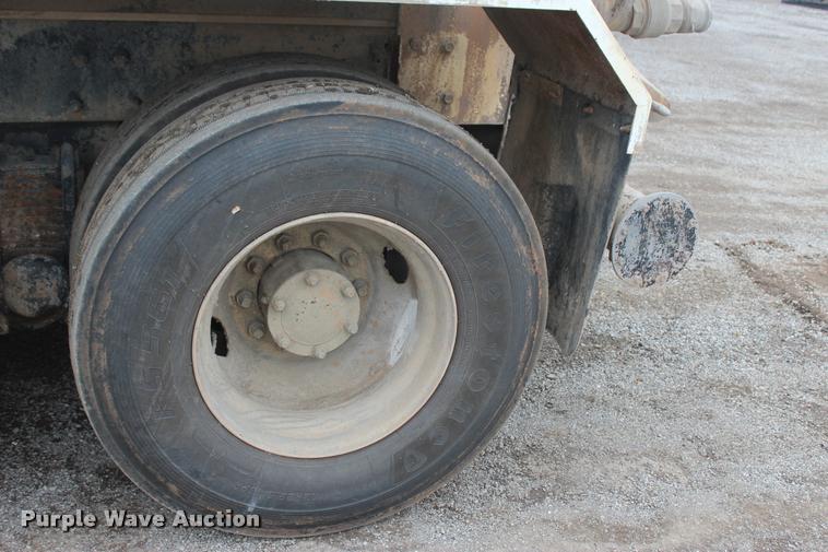 image for item L4857 1993 Mack DM688S semi truck