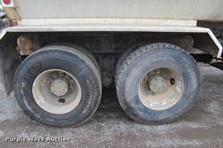 image for item L4857 1993 Mack DM688S semi truck