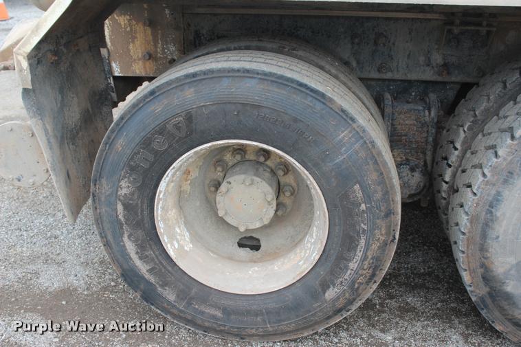 image for item L4857 1993 Mack DM688S semi truck