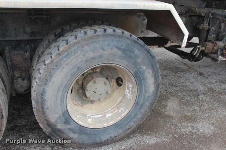 image for item L4857 1993 Mack DM688S semi truck