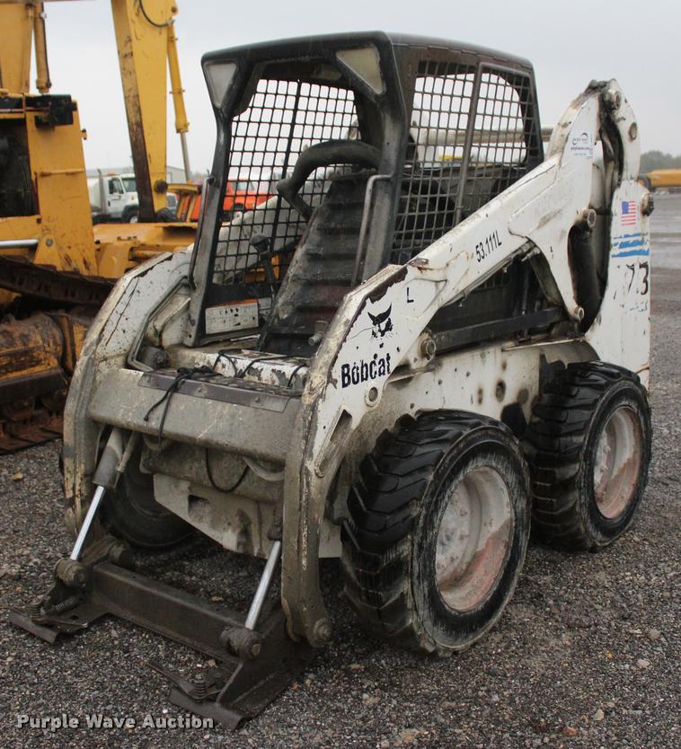 image for item L4875 2002 Bobcat 773 skid steer