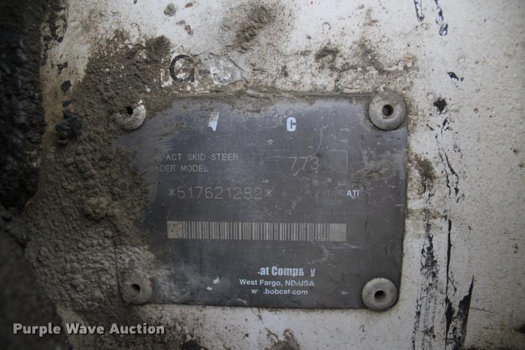 image for item L4875 2002 Bobcat 773 skid steer