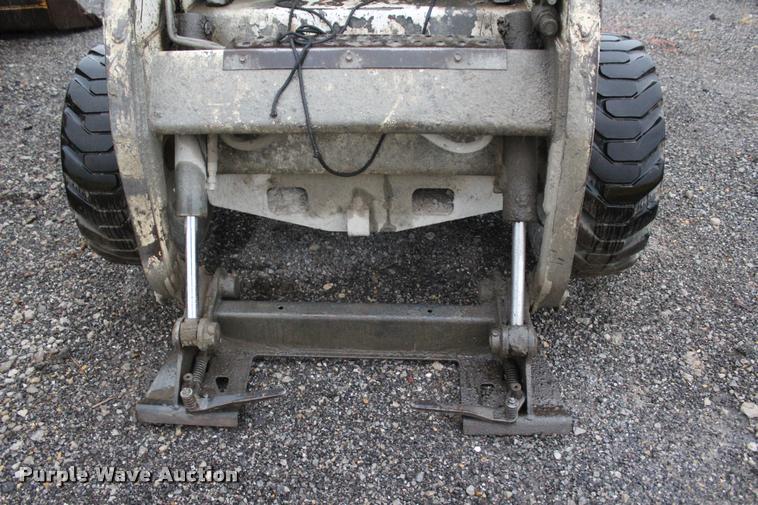 image for item L4875 2002 Bobcat 773 skid steer