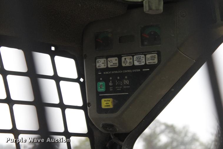 image for item L4875 2002 Bobcat 773 skid steer