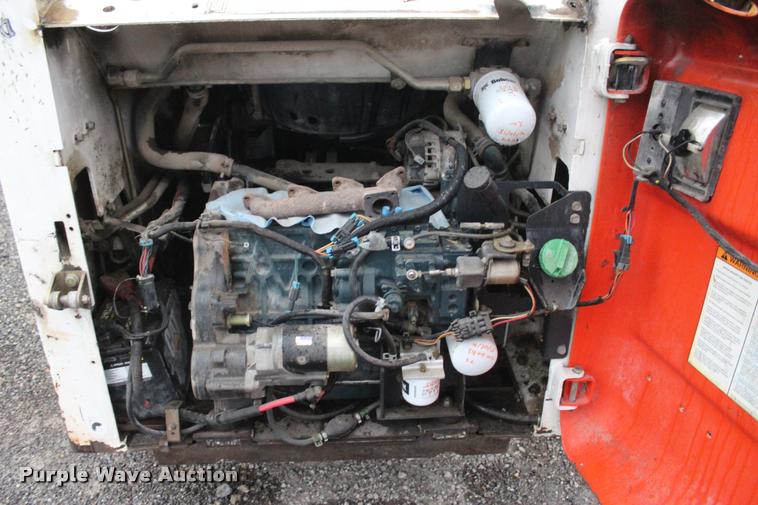 image for item L4875 2002 Bobcat 773 skid steer