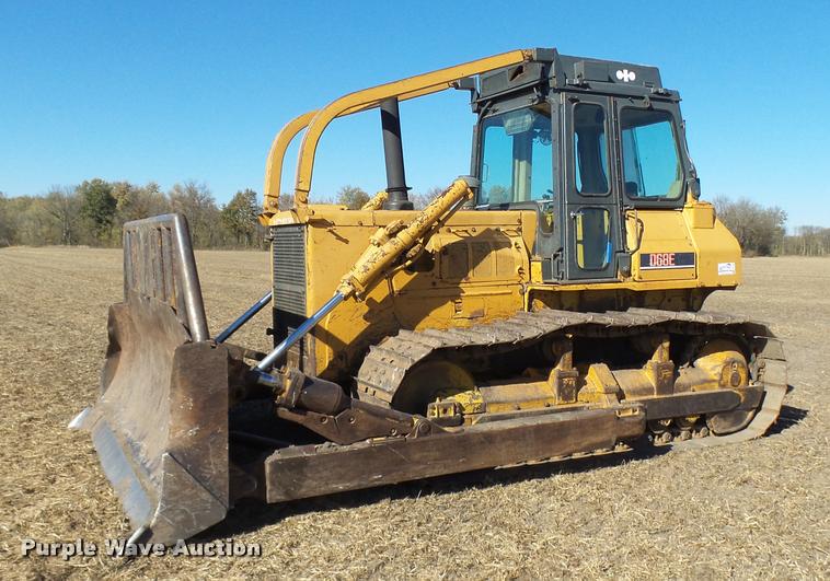 image for item L7164 1991 Komatsu D68E-1 dozer