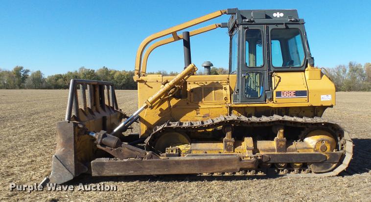 image for item L7164 1991 Komatsu D68E-1 dozer