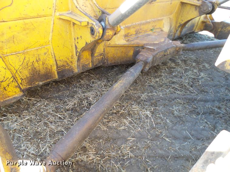 image for item L7164 1991 Komatsu D68E-1 dozer