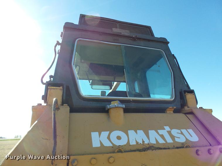 image for item L7164 1991 Komatsu D68E-1 dozer