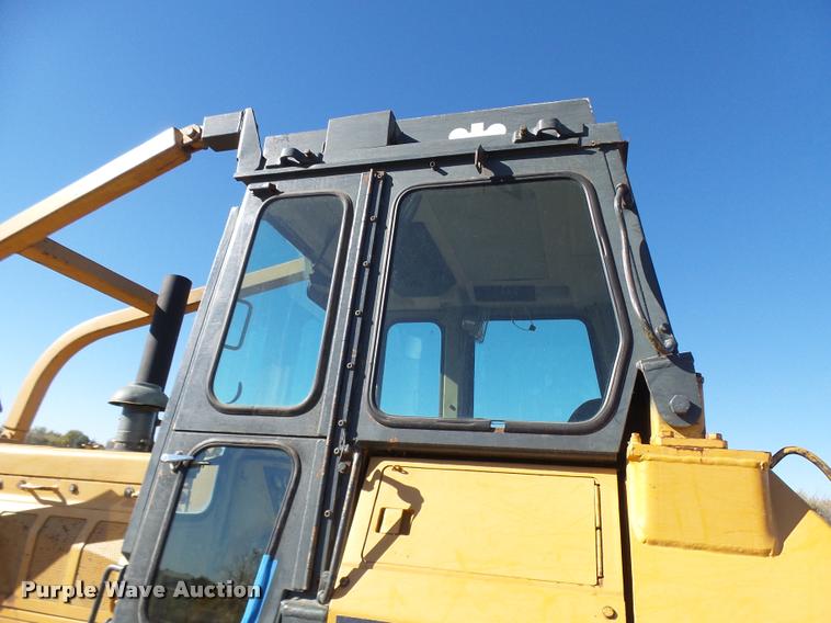 image for item L7164 1991 Komatsu D68E-1 dozer