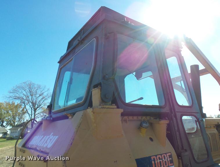 image for item L7164 1991 Komatsu D68E-1 dozer