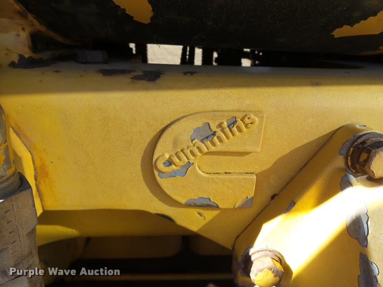 image for item L7164 1991 Komatsu D68E-1 dozer