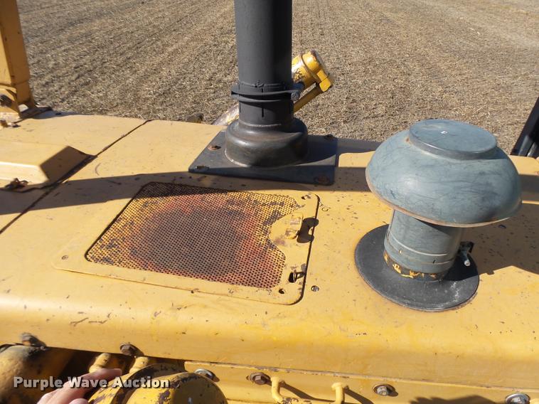 image for item L7164 1991 Komatsu D68E-1 dozer