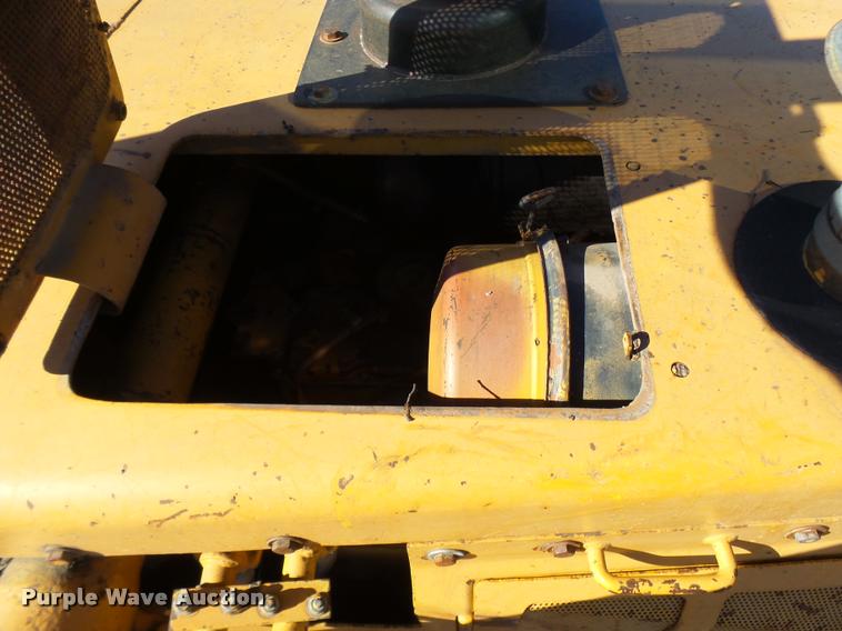 image for item L7164 1991 Komatsu D68E-1 dozer