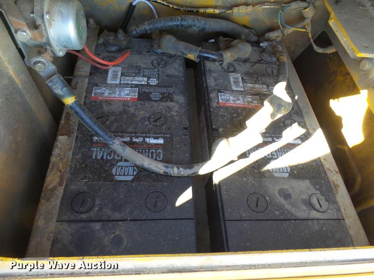 image for item L7164 1991 Komatsu D68E-1 dozer