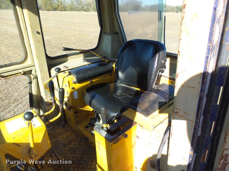 image for item L7164 1991 Komatsu D68E-1 dozer