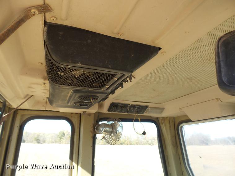 image for item L7164 1991 Komatsu D68E-1 dozer