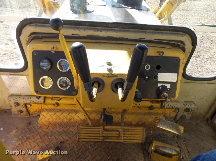 image for item L7164 1991 Komatsu D68E-1 dozer