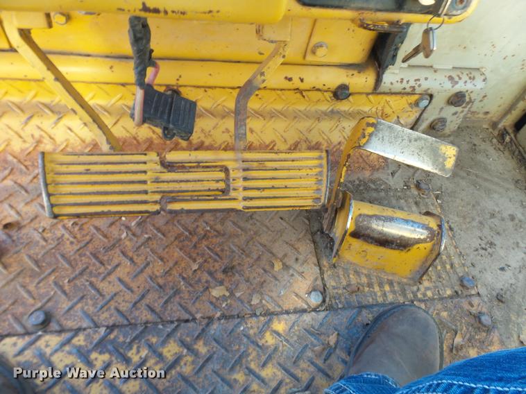 image for item L7164 1991 Komatsu D68E-1 dozer