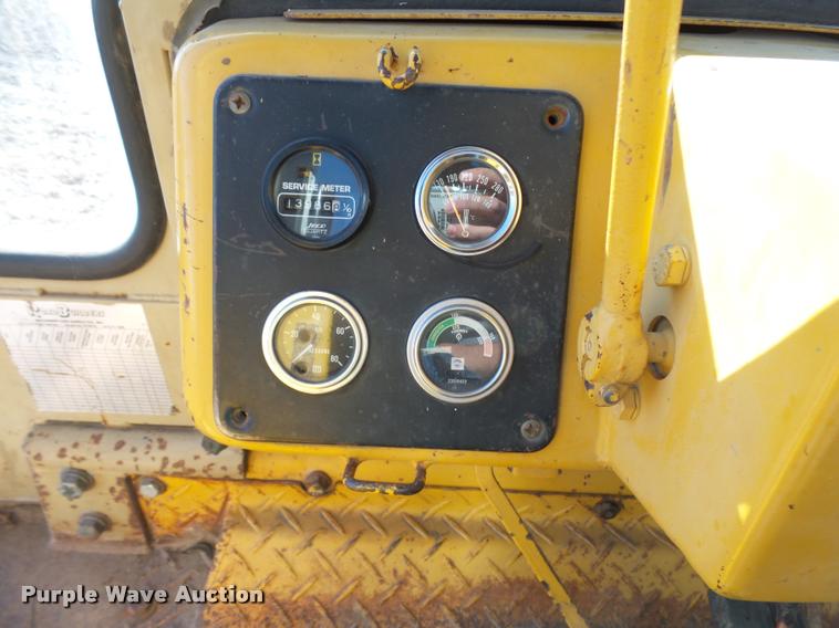 image for item L7164 1991 Komatsu D68E-1 dozer