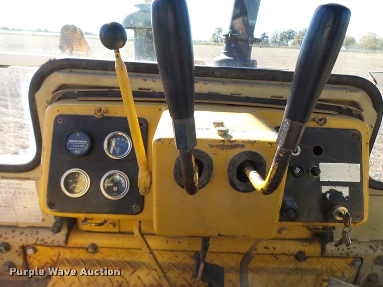 image for item L7164 1991 Komatsu D68E-1 dozer
