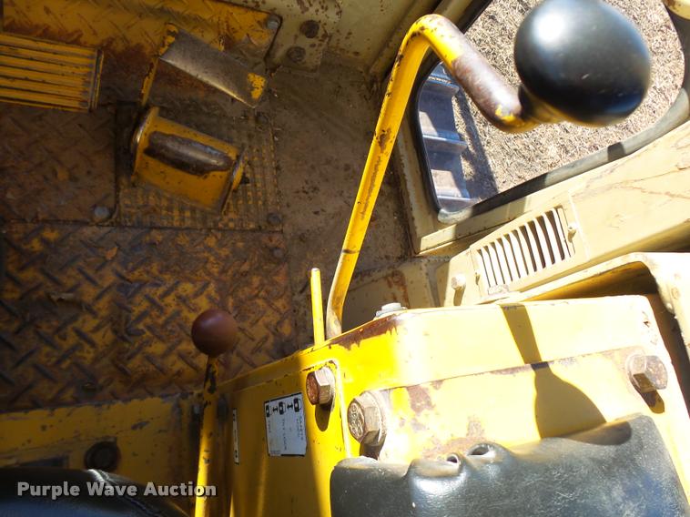 image for item L7164 1991 Komatsu D68E-1 dozer