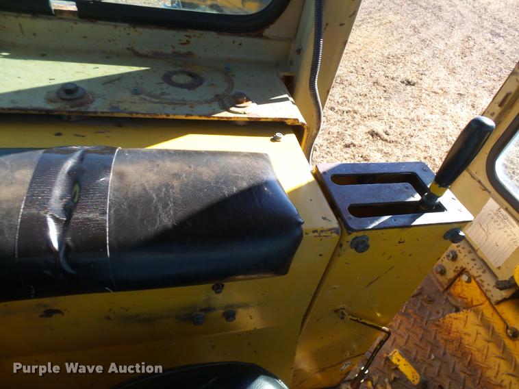 image for item L7164 1991 Komatsu D68E-1 dozer