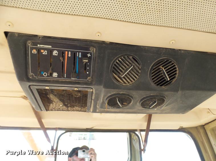 image for item L7164 1991 Komatsu D68E-1 dozer