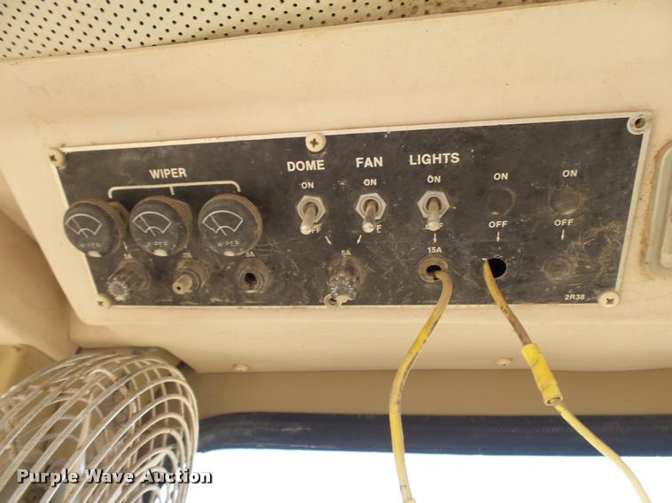 image for item L7164 1991 Komatsu D68E-1 dozer