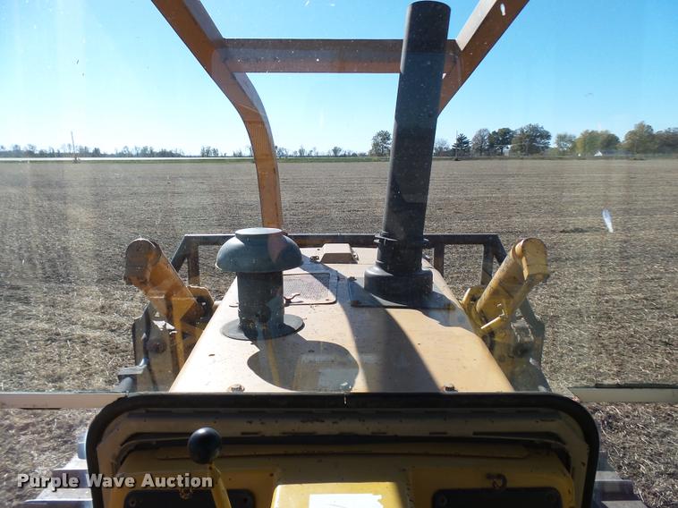 image for item L7164 1991 Komatsu D68E-1 dozer