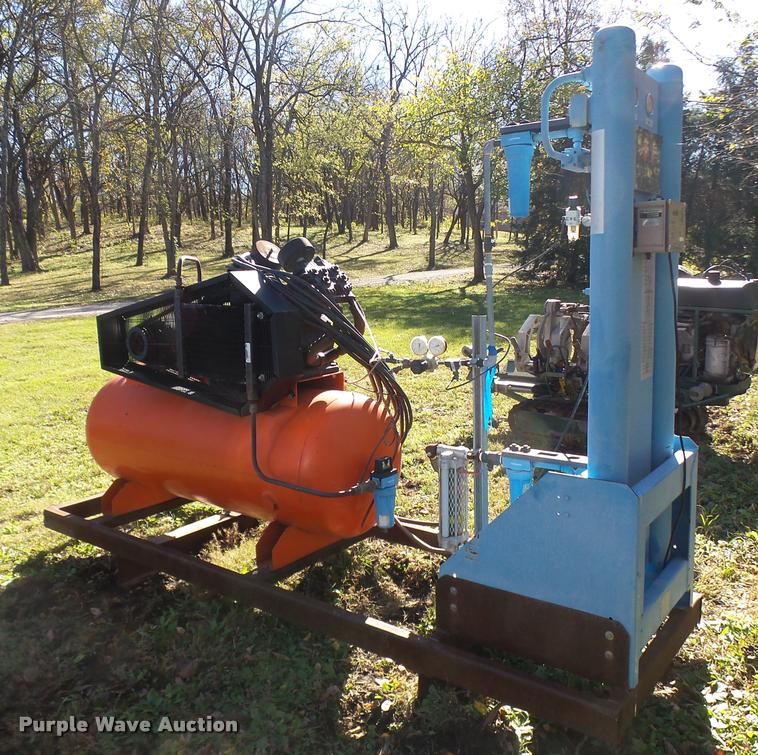 image for item L7166 Hankison Devair compressor/dryer system