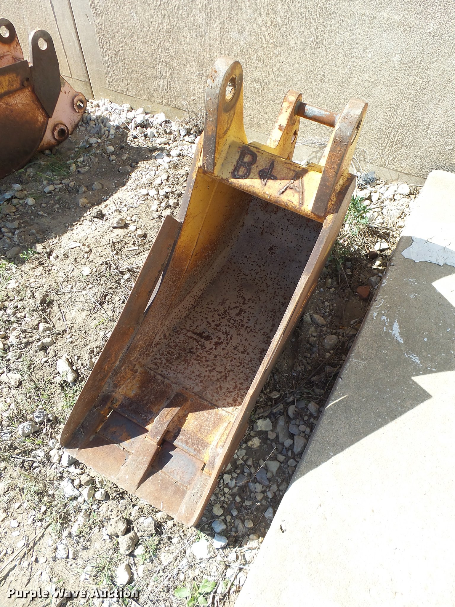 Gannon backhoe bucket in Wichita, KS Item DA9966 sold Purple Wave