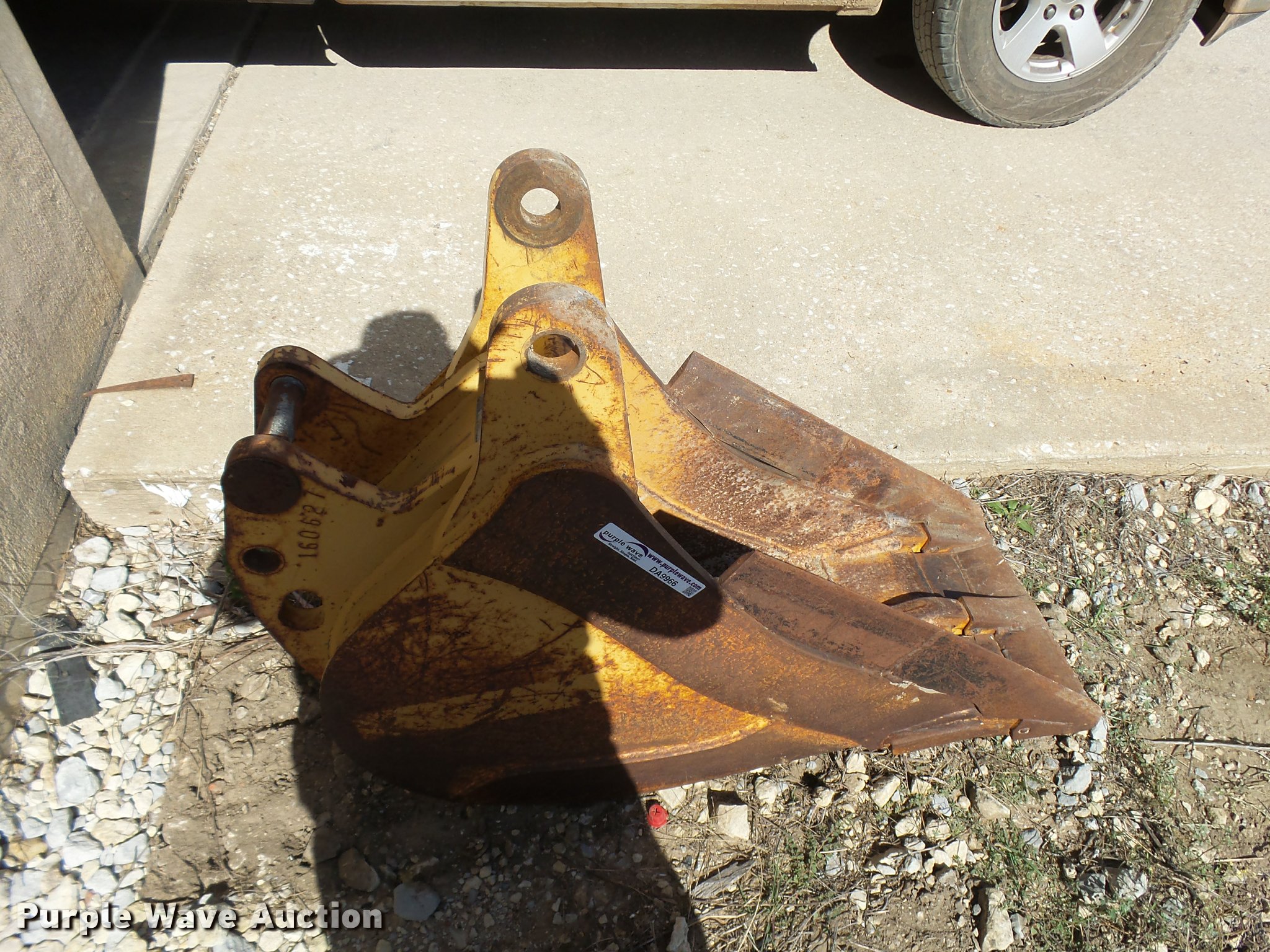 Gannon backhoe bucket in Wichita, KS Item DA9966 sold Purple Wave
